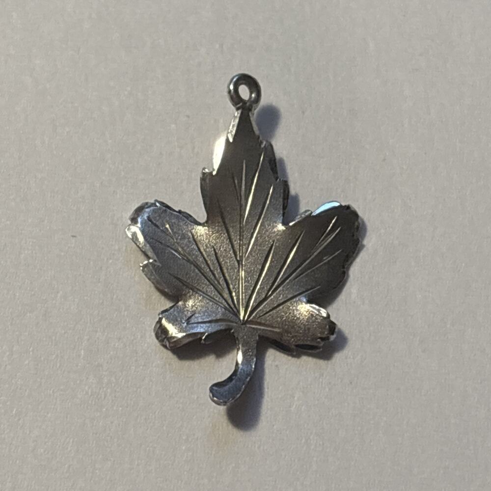 Vintage Sterling Silver Maple Leaf Charm Canada Souvenir L Stamp - 0.99 Grams